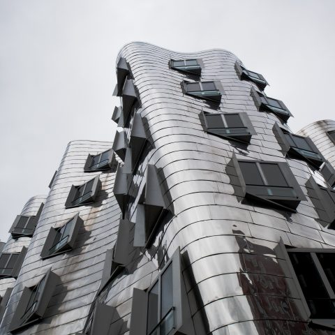 ilustrasi plat besi stainless