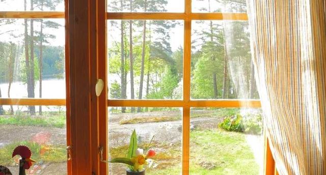 kaca jendela motif garis minimalis