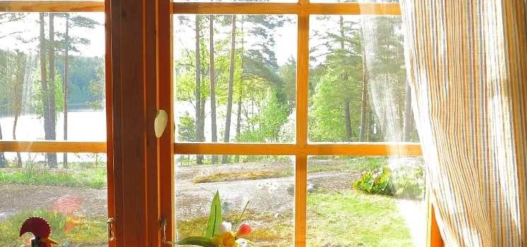 kaca jendela motif garis minimalis